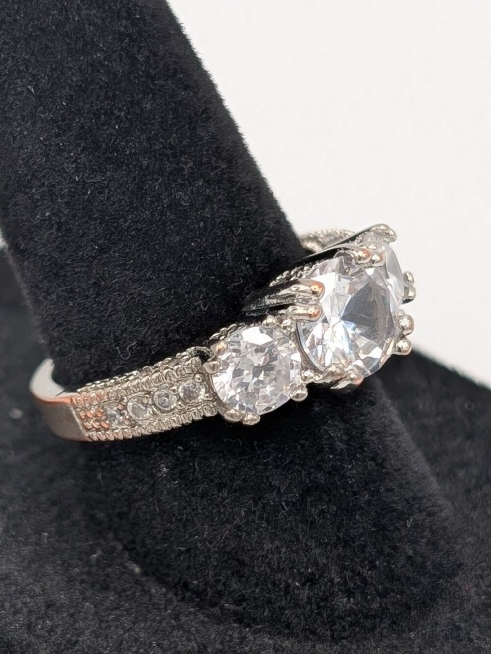 Vintage S925 Silver 3 Stone CZ Travel Ring Pave Accents Size 6.75 7 - Picture 2 of 11